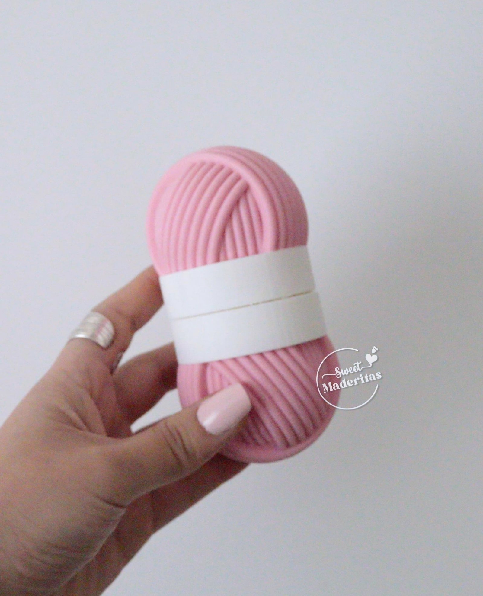 Mini costurero ovillo de lana