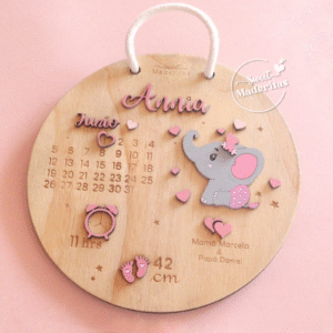 Cartel-Bebe-elefantita-en-madera-www.sweetmaderitas.cl_.png